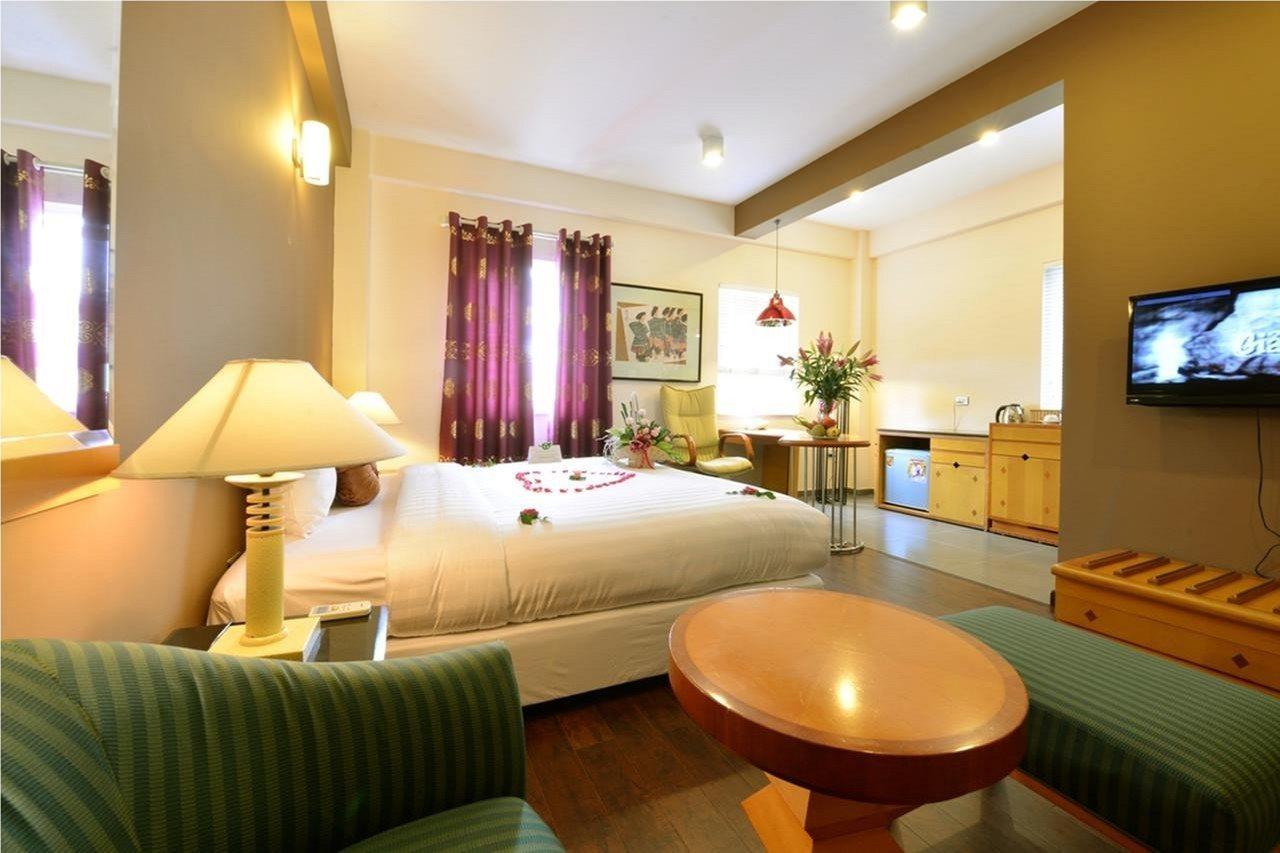 Hotel Golden Sunshine And Travel