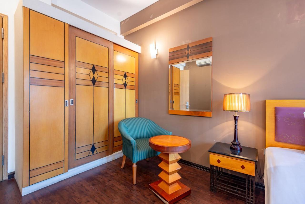 Golden Sunshine And Travel Hotel