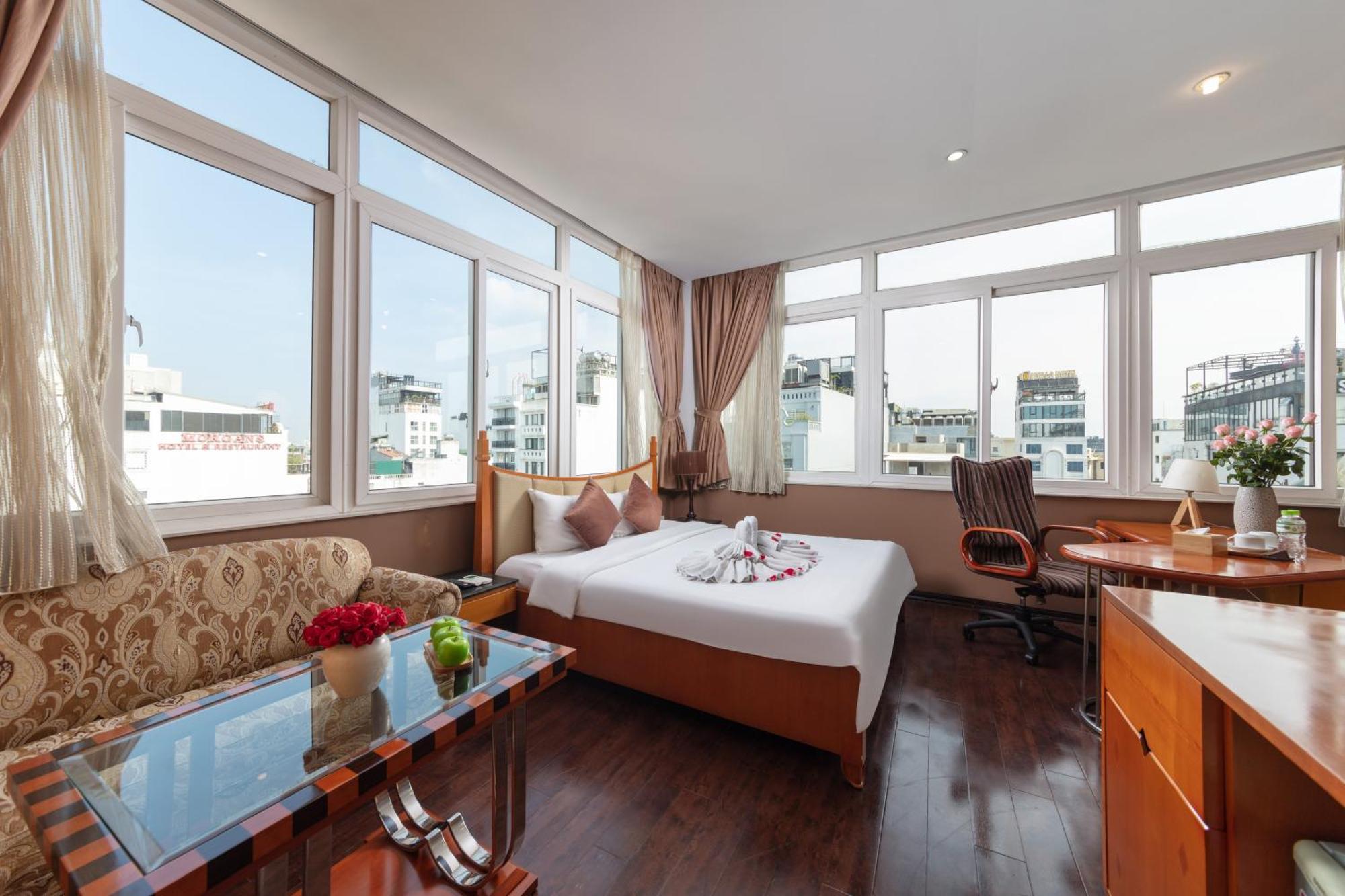 Golden Sunshine And Travel Hotel