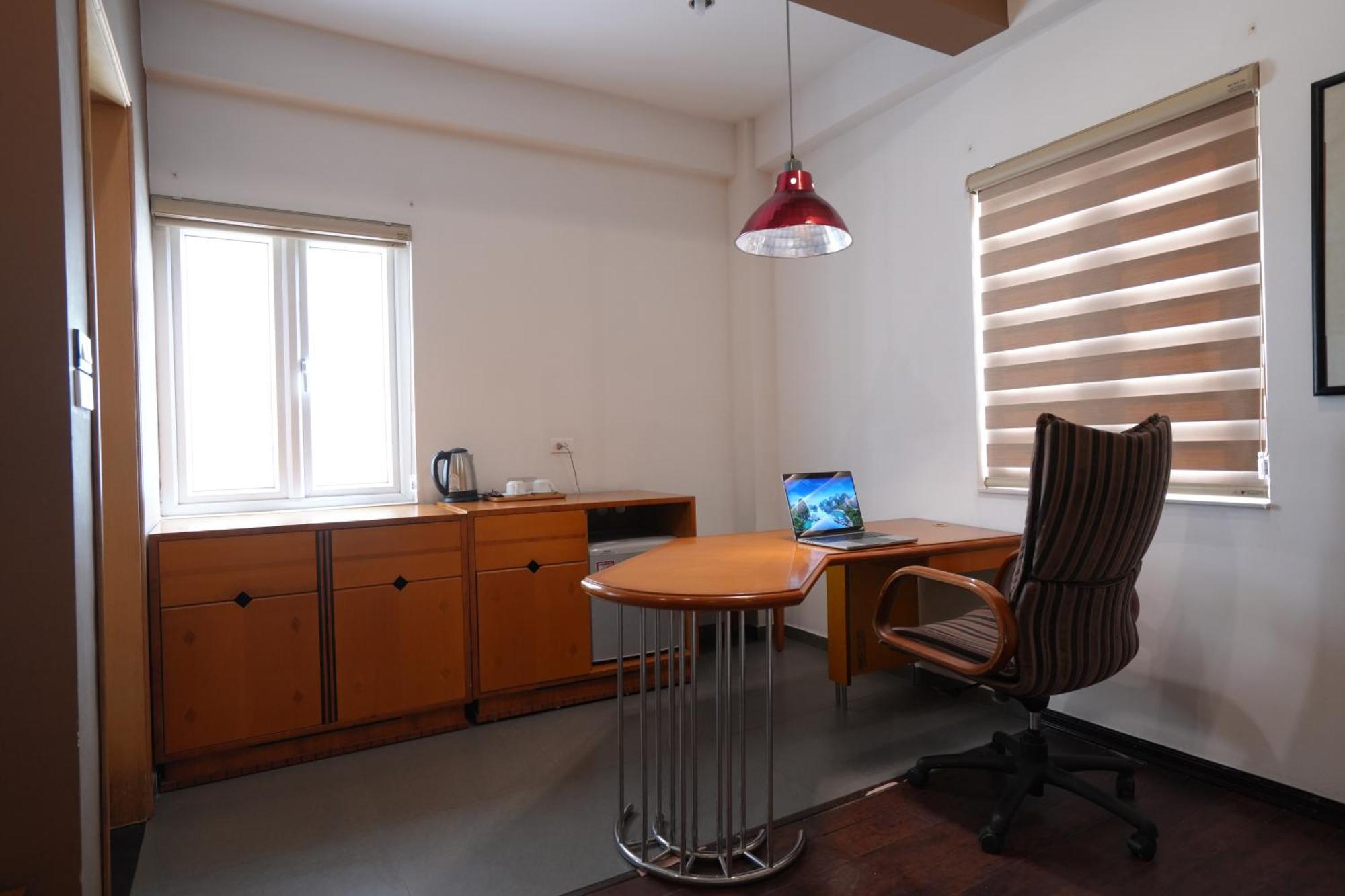 Hotel Golden Sunshine And Travel