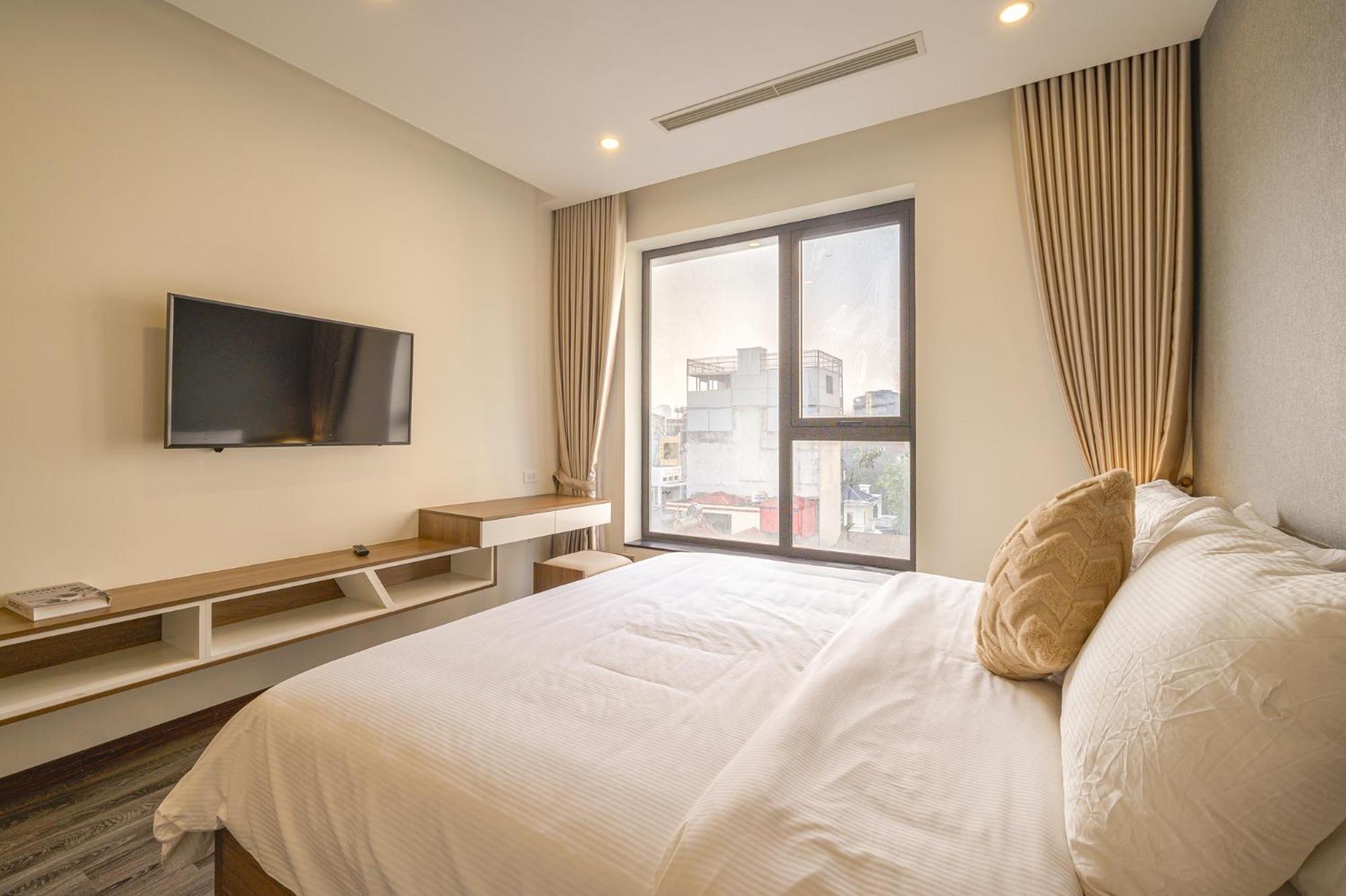 Hotel Luxe Paradise Tay Ho 4*