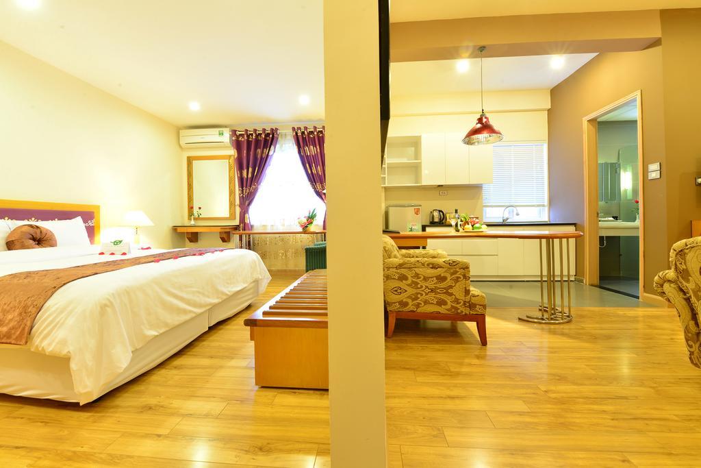 Golden Sunshine And Travel Hotel