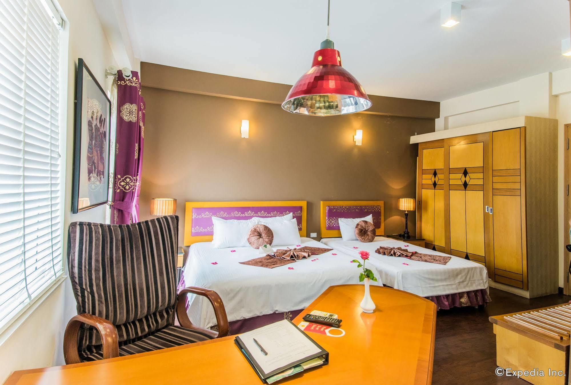 Hotel Golden Sunshine And Travel