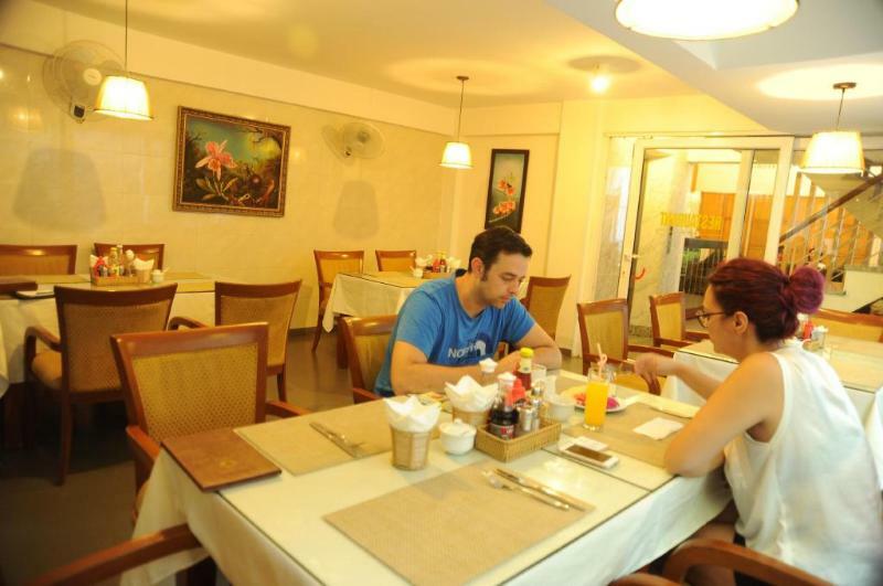 Golden Sunshine And Travel Hotel 3*