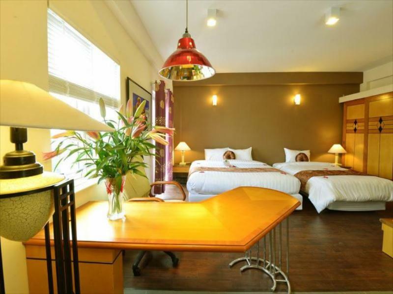 Golden Sunshine And Travel Hotel