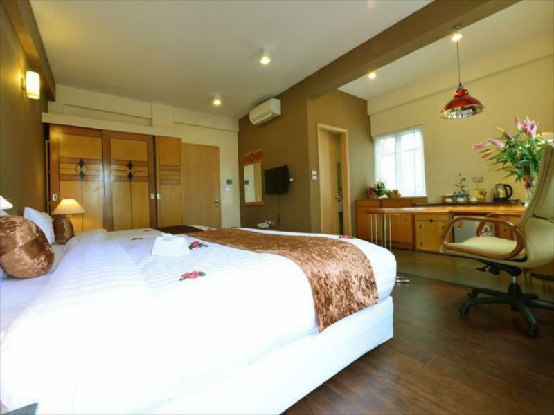 Golden Sunshine And Travel Hotel