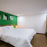 Holly\'S Hidden Nest In Prime Location No Lift