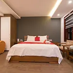Queen\'S Hotel