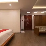 Queen\'S Hotel