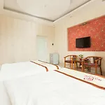 Spot On 693 Hoang Long Hotel