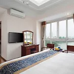 Lakeside Palace Hotel