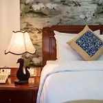 Lakeside Palace Hotel