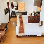 May De Ville Grand Hotel