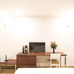 Canary Hotel & Apartment