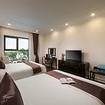 Adonis Hotel
