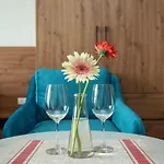 Small Home Lake View - Self Check-In