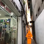 Centre Alley House & Travel