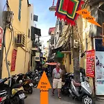Centre Alley House & Travel