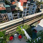 Hanoi La Cascada House & Travel