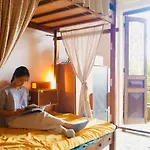 Chu Nhat Cafe & Homestay - 12 Ngo 41 Duong Lang - Co So 1