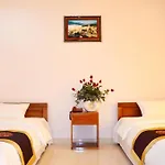 Nha Khach Lao Cai