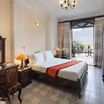 Lucky Central Hotel & Travel