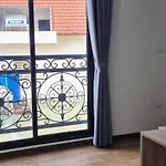 Era Apartment Lac Long Quan