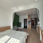 40M Large Room, Quiet Place Homestay