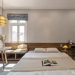 3 Bedrooms With Lots Of Natural Light, Old Quarter