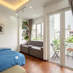 Holly\'S Balcony Bliss Homestay