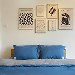 Holly\'S Balcony Bliss Homestay