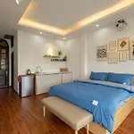 Holly\'S Balcony Bliss Homestay