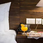 Danly Hotel 24 Dao Tan Hn - By Bay Luxury