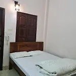Nha Nghi Huong Thuy - Tttm Royal City