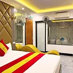 Queen Hotel - Mo Lao