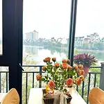 Ha Noi Truc Bach Lake View Studio