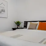 Luxe Paradise Suites Hotel 22 Nam Ngu Street
