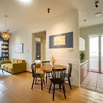 Spacious 2Br W/ 2 Bathrooms & Elevator @ Downtown