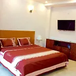 Studio Apartment Filled With Nature Light Near The Hanoi Opera House Can Ho Day Du Tien Nghi Co Thang May Gan Nha Hat Lon