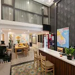 Downtown Hostel & Rooftop Bar