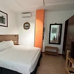 Elegant Studio Yet Kieu