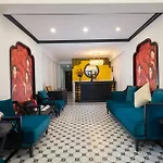 Queen Light Hotel
