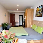 Windy Lakeview Studio Ha Noi