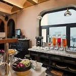 Peridot Gallery Classic Hotel