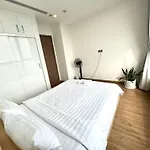 2 Bedrooms In Luxury @Vinhomes Green Bay Ha Noi.