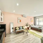 Modern & Comfy Apartment