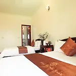 Ho Sen Xanh Hotel