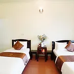Ho Sen Xanh Hotel