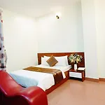 Ho Sen Xanh Hotel