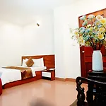 Ho Sen Xanh Hotel